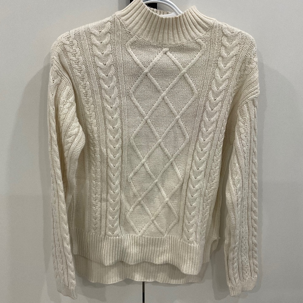 NWOT Old navy white sweater